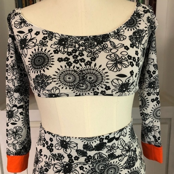 2-PIECE, Long Sleeve Crop Top with Mini Skirt size Medium D101 - Picture 5 of 9